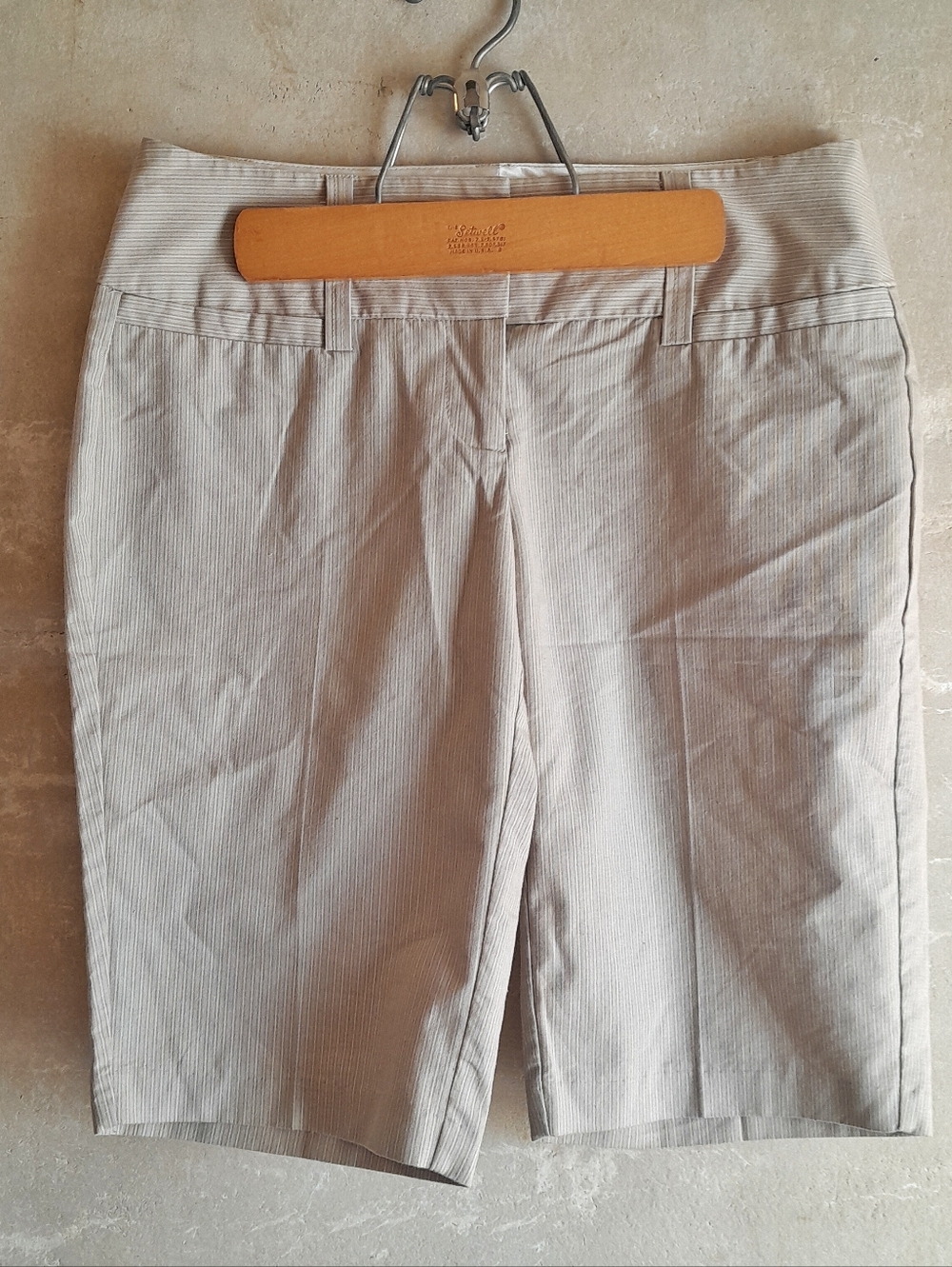 518a. tan vintage Maurices pinstripe low rise y2k office bermuda shorts, 3/4
